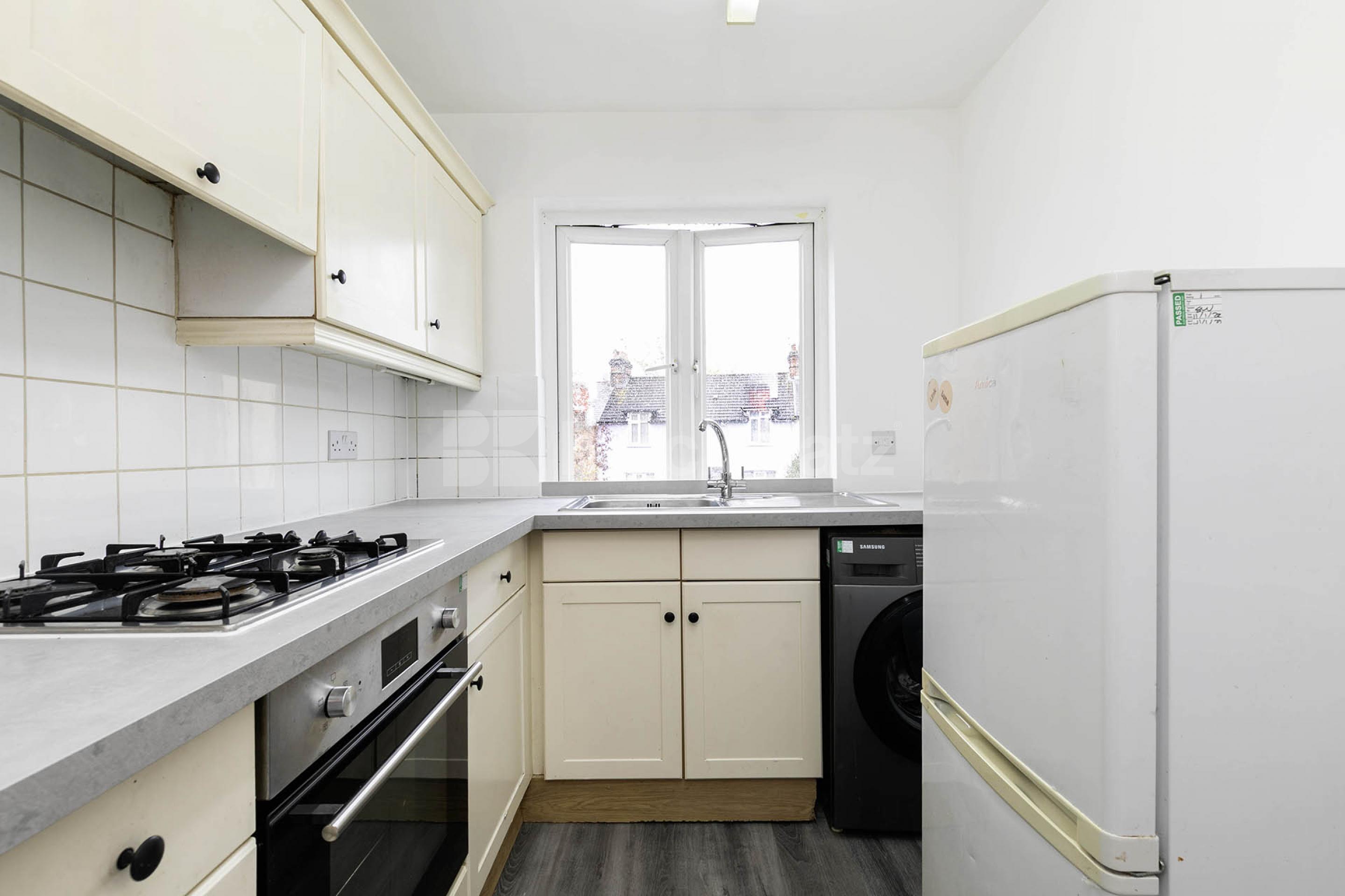 Modern Apartment New Kings road, Fulham SW6